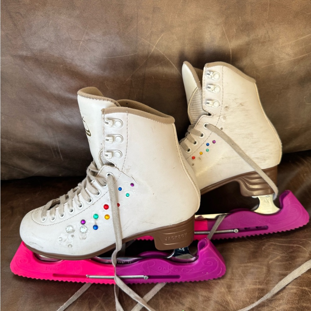 JACKSON Women's Cream Ice Skates with Pink Guards - Picture 6 of 8